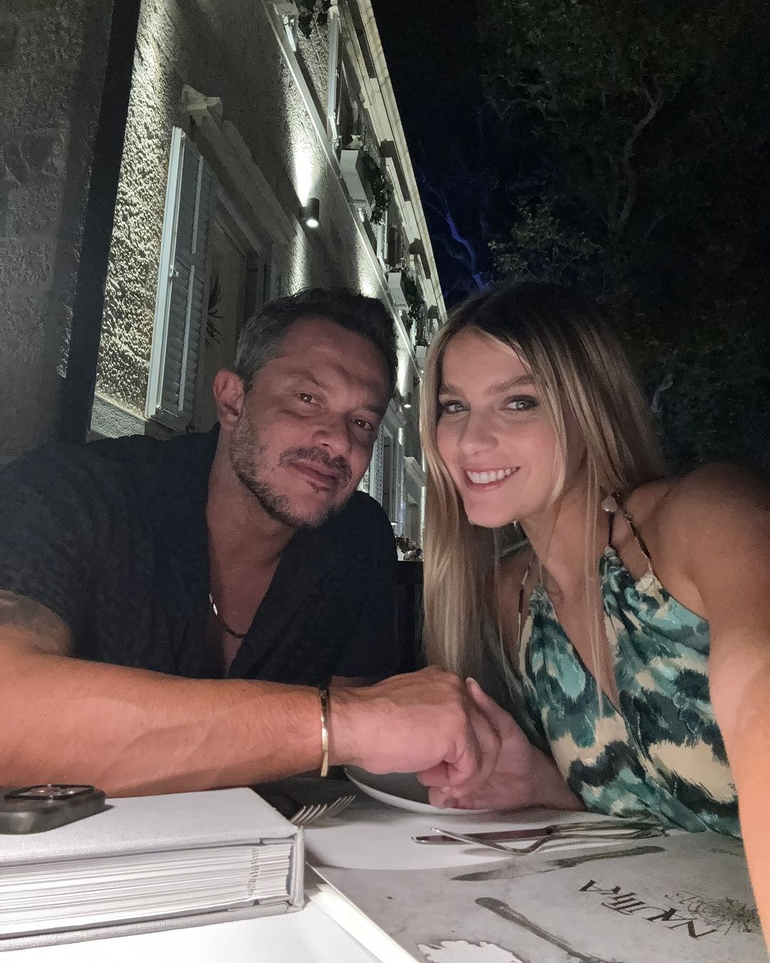 Isabella Santoni curte jantar com o marido Henrique Blecher Reprodução/Instagram