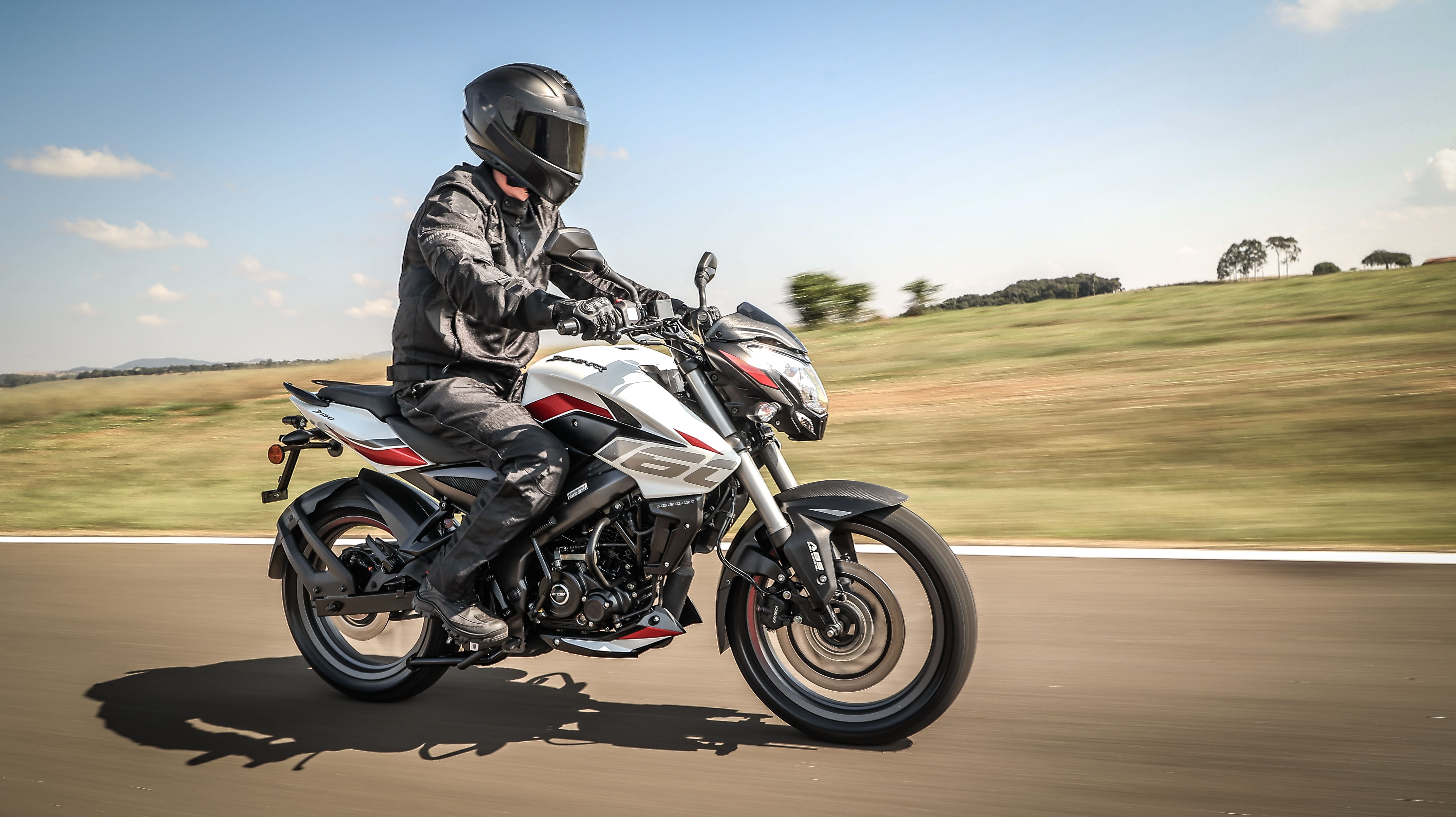 Bajaj Dominar 160. Foto: Divulgação/Bajaj