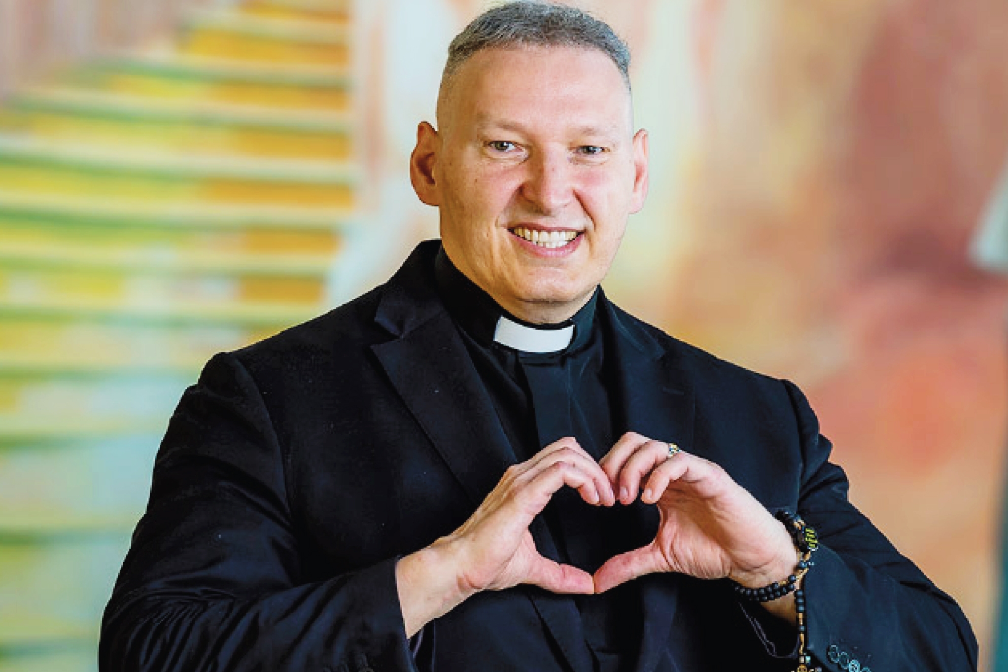 Padre Marcelo Mendonça Rossi nasceu em 20 de maio de 1967, na cidade de São Paulo. Filho de Antônio Celso Rossi e Olga Mendonça Rossi, tornou-se uma das figuras religiosas mais conhecidas do país a partir do final da década de 1990.
 Reprodução: Flipar