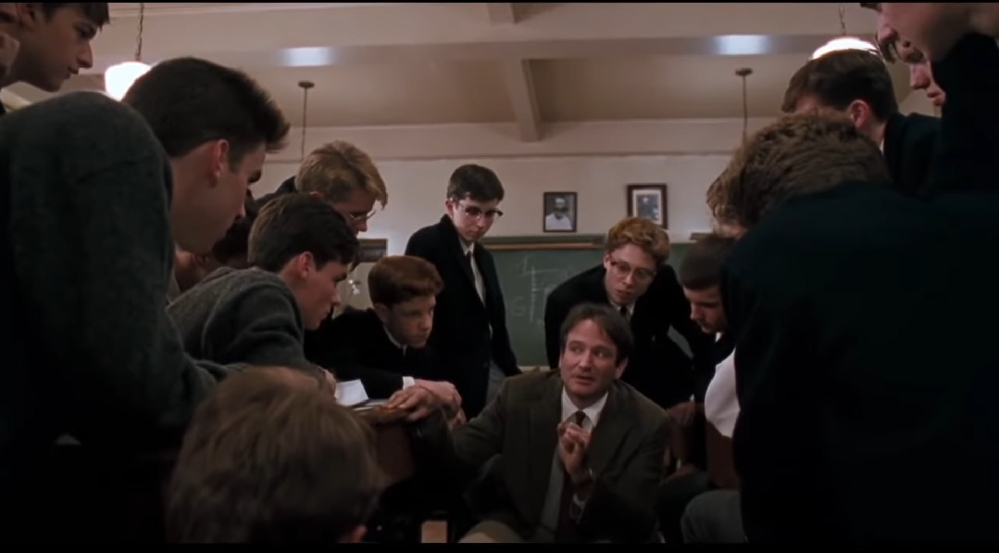 O filme, que foi indicado a quatro Oscars, conta a história de um professor que usa toda sua sabedoria para dar lições inspiradoras a alunos de uma escola com raízes tradicionalistas e conservadoras.