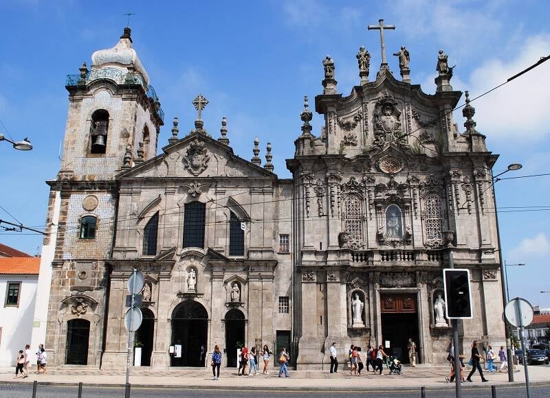 Igreja das Carmelitas e Igreja do Carmo. Foto: Reprodução/Dicas de Lisboa e Portugal