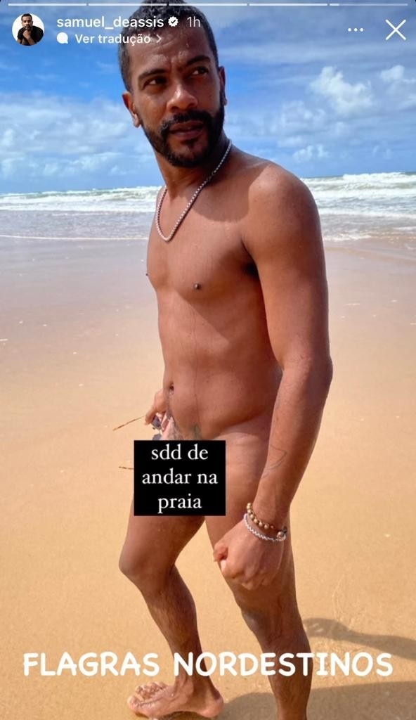 Galã da Globo, Samuel de Assis aparece nu em praia. Foto: Reprodução