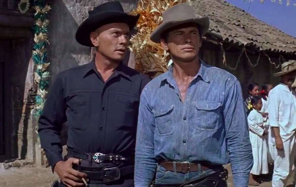 A carreira de Bronson como ator começa a decolar mesmo nos anos 60, quando, em 1960, ele estrela “Sete Homens e Um Destino”, filme que futuramente se tornaria um clássico dos westerns (faroestes) norte-americanos. Reprodução: Flipar