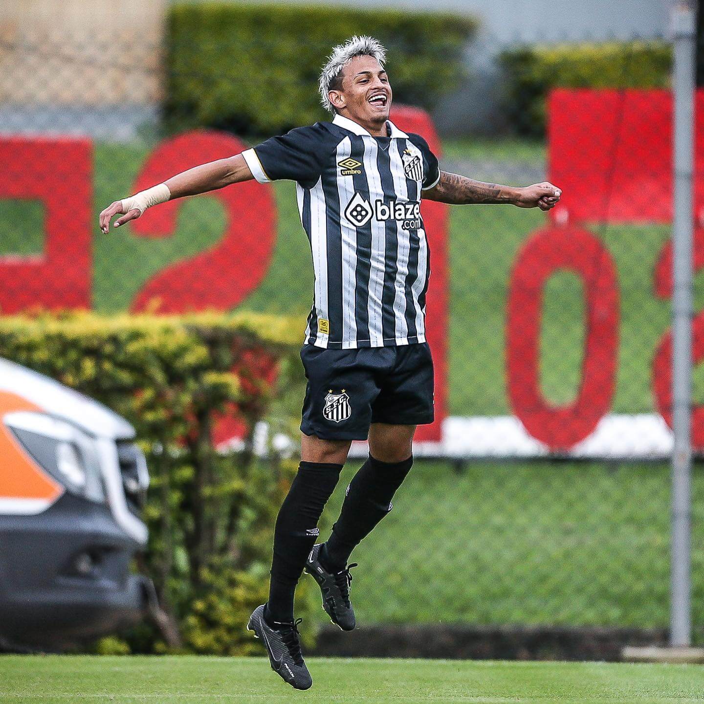 Santos encaminha renovação com atacante Weslley Patati até 2024 - Esportes  - R7 Futebol