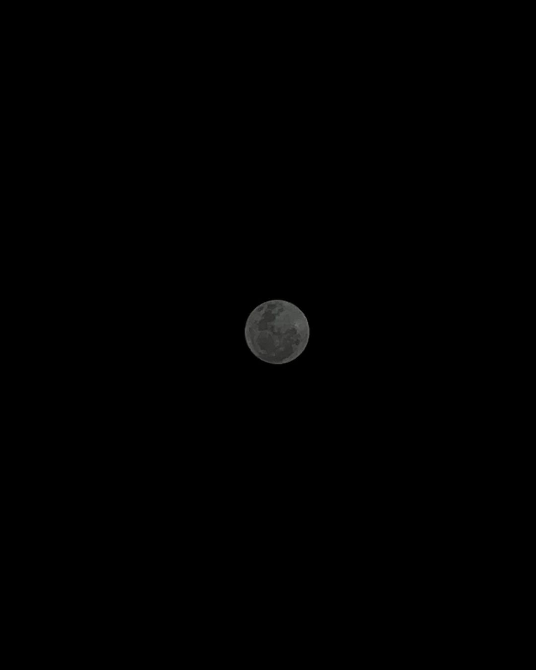 Imagem da lua publicada no Instagram Reprodução