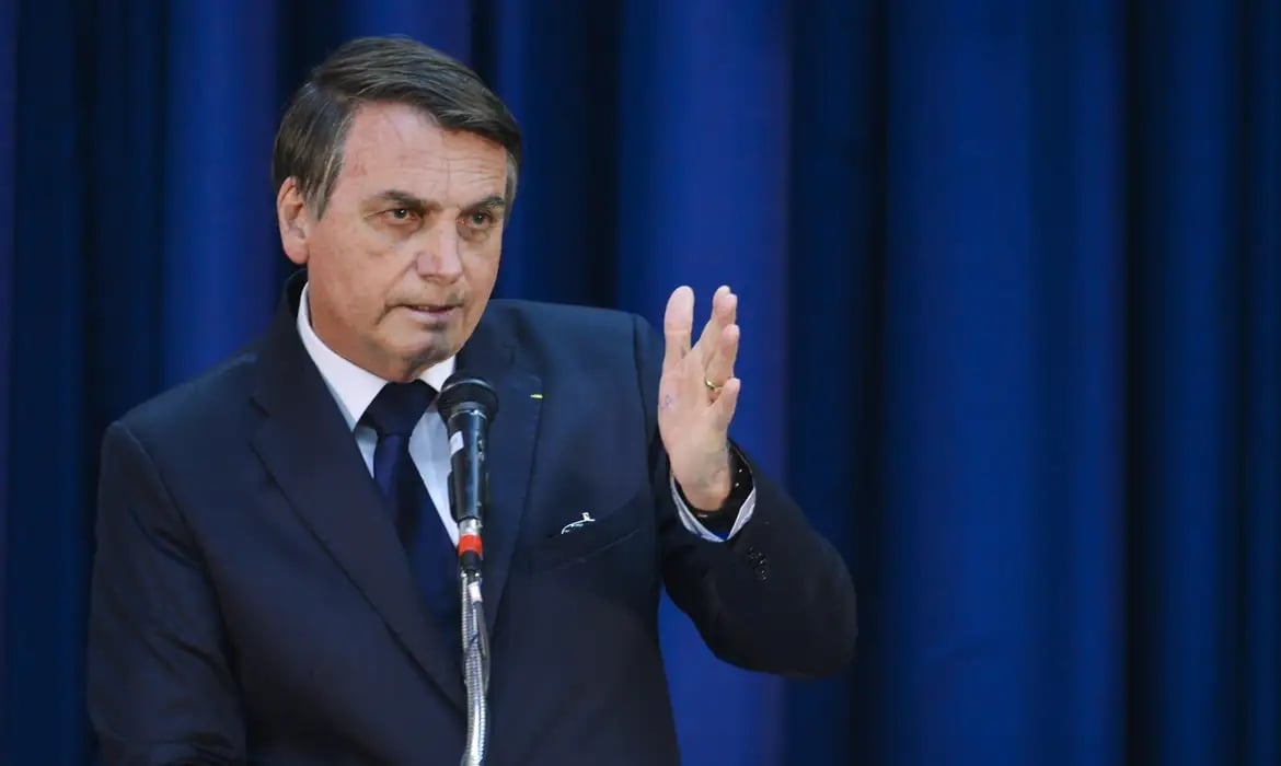 Uma das ações acusa Bolsonaro de fazer uso eleitoral de eventos oficiais durante seu mandato presidencial (2019-2022).