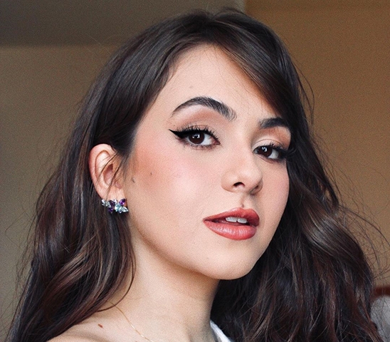 Klara Castanho, então, desabafou e postou uma longa carta no Instagram e no X (antigo Twitter). Ela revelou que a pessoa em questão nas falas de Léo Dias e Antonia Fontenelle era ela. A jovem contou que foi vítima de estupro e que deu o bebê ainda no hospital, cumprindo tudo o que a lei diz. 
 Reprodução: Flipar