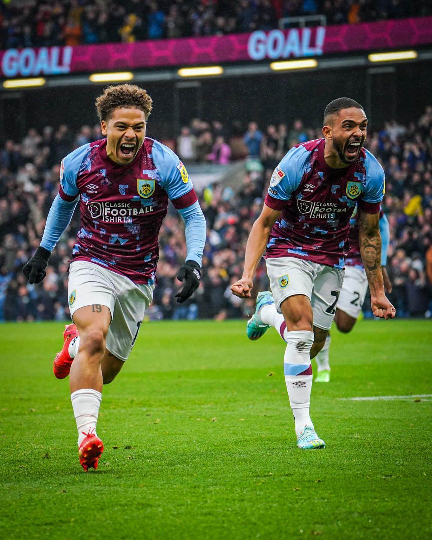 Ex-Cruzeiro é campeão da Championship pelo Burnley e sonha com a Premier  League