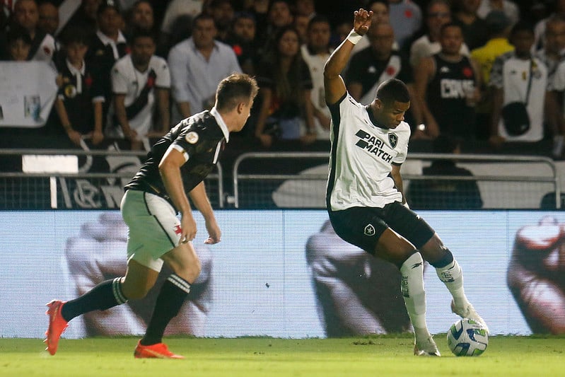 Vasco vence Botafogo, deixa Z4, e briga pelo título do Brasileirão embola  de vez