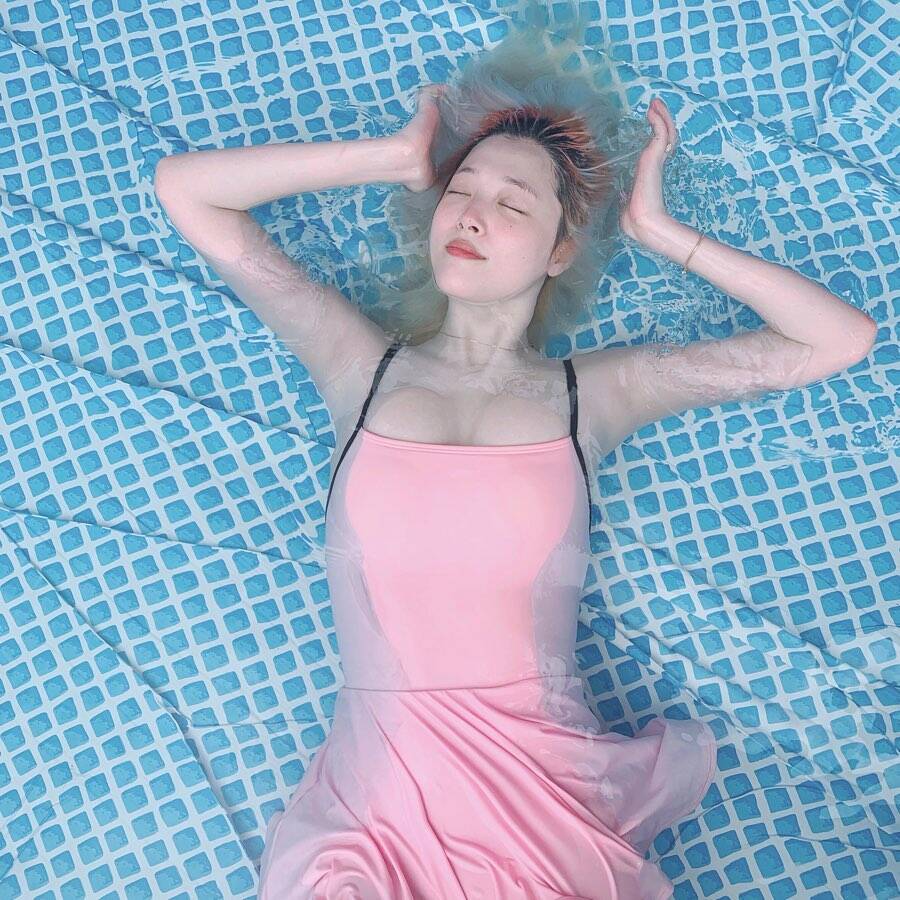 Cantora de k-pop Sulli foi encontrada morta nesta segunda-feira (14). Foto: Reprodução/Instagram/@jelly_jilli