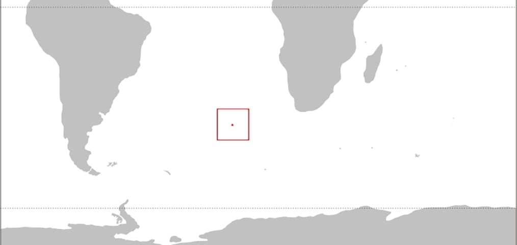 Devido ao seu isolamento, a vida na ilha é desafiadora, dependendo muito da pesca e do apoio do governo britânico. Visitantes são raros, e a principal atividade econômica é a venda de selos postais e produtos relacionados à sua fauna única. Reprodução: Flipar