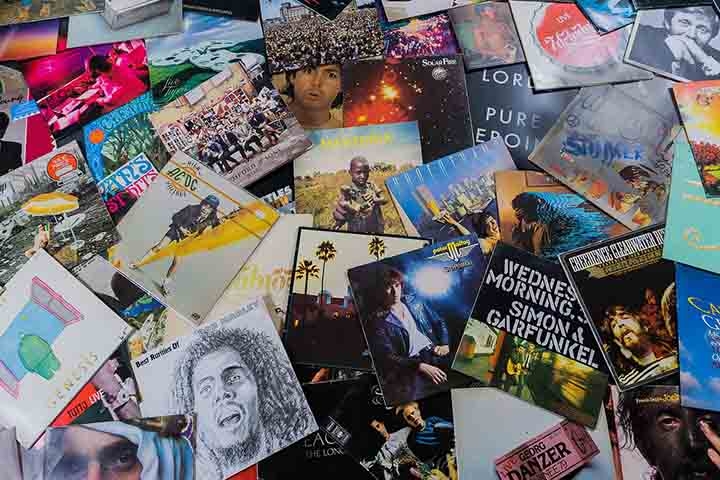 Ainda segundo o levantamento da RIAA, foi o segundo ano seguido de aquecimento do mercado mundial dos discos de vinil. 
 Reprodução: Flipar