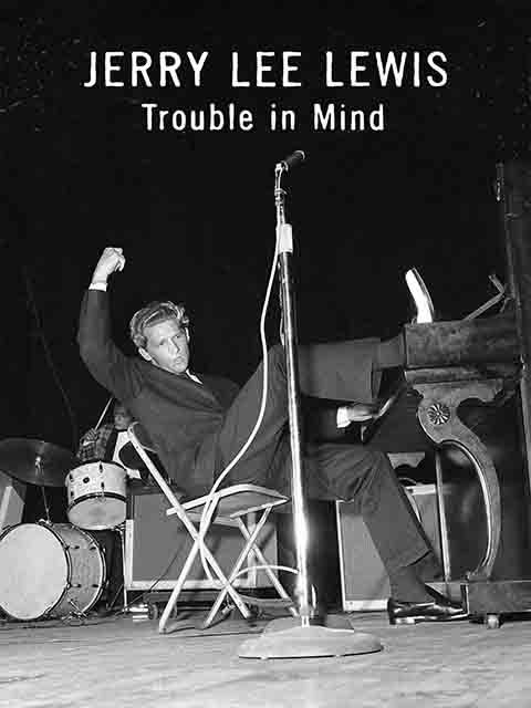 Mas seu legado continua vivo. Lewis foi um artista que viveu intensamente cada nota e cada palco, sem concessões. Sua música influenciou artistas dos Beatles a Elton John, de Bruce Springsteen a bandas contemporâneas que ainda bebem em sua fonte explosiva. Em 2022, o diretor Ethan Coen lançou o documentário “Jerry Lee Lewis: Trouble in Mind”, que conta a trajetória do artista. 

 Reprodução: Flipar