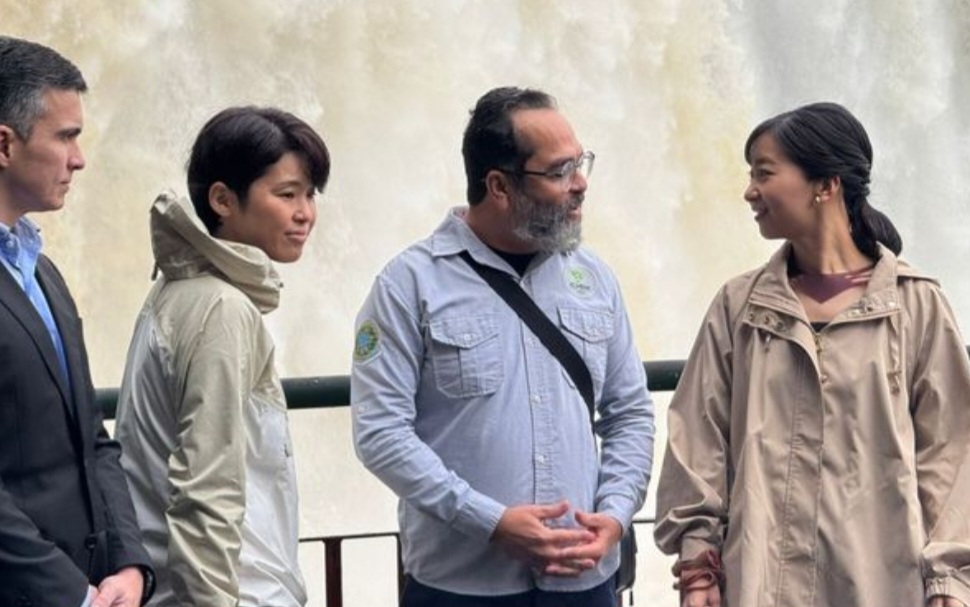 Em junho de 2025, aliás, a princesa Kako, do Japão, esteve no Brasil a convite do governo federal e, entre outros lugares, passou pelas famosas Cataratas. 
. Foto: Reprodução: Flipar