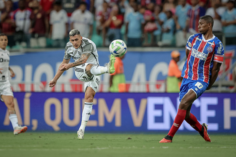 Bahia vence Atlético, evita rebaixamento e 'coloca' Santos na Série B