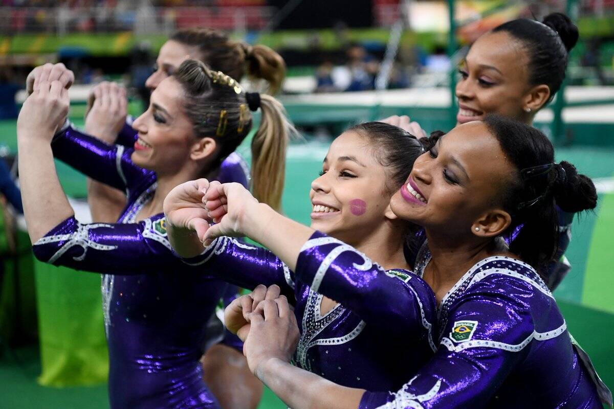 Equipe feminina dá show e levanta a torcida na disputa da ginástica artística. Foto: Reprodução/Twitter JogosOlímpicos