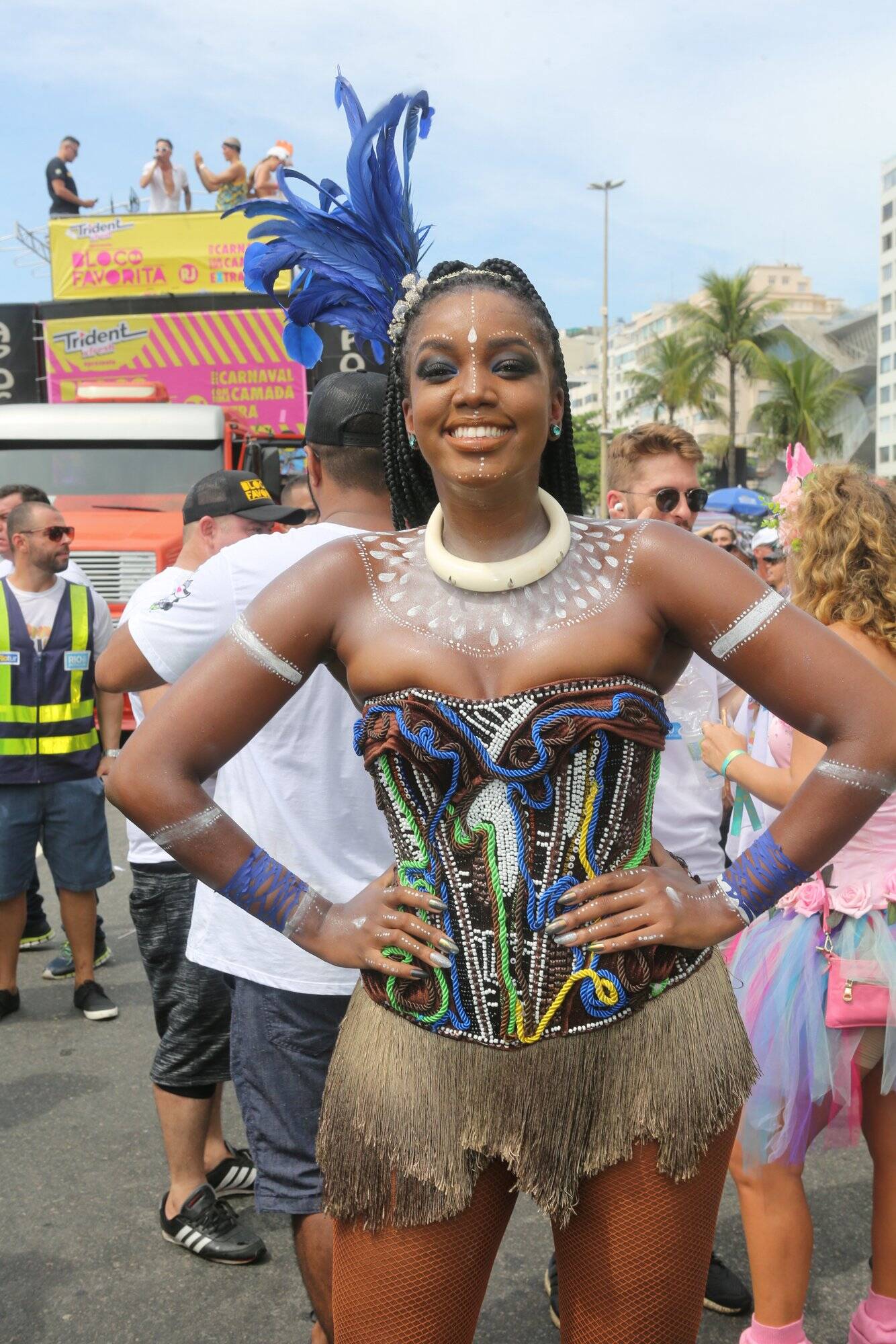 Cantora Iza é mais uma famosa no bloco da zona sul carioca. Foto: RT Fotografia/Brazil News/CS Eventos