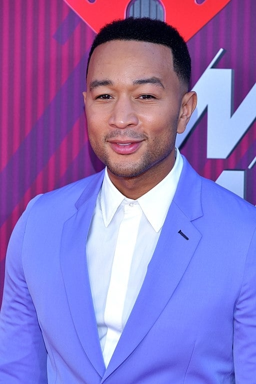 #15. John Legend (1978-) - O cantor e compositor norte-americano se tornou o primeiro homem negro e a segunda pessoa mais jovem a conquistar o “EGOT”, aos 40 anos de idade. Prestígio!