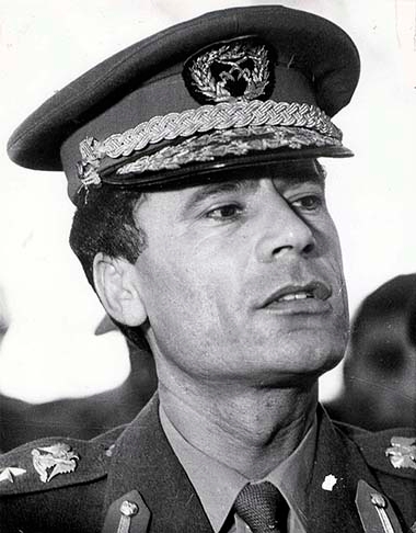 Muammar Al-Gadafi (1942-2011)- O ditador da Líbia foi morto no último reduto dos seus partidários na Líbia em 20/10/2011. Chefe do governo do país a partir de 1969, aproveitou a gigantesca produção de petróleo para enriquecer. Censurava a imprensa, distribuía favores e cargos a parentes e mandava executar opositores. 