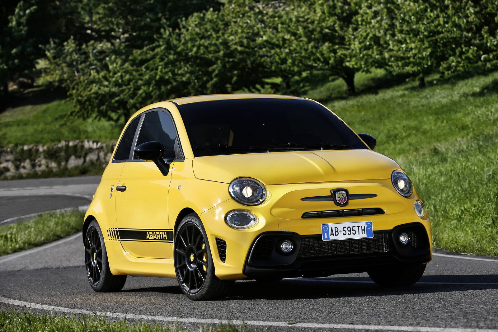 Fiat 500 Abarth 595. Foto: Divulgação