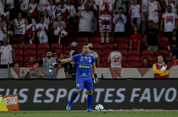 FÁBIO - Salvou o Fluminense com ótimas defesas, duas delas em chutes de dentro da área. Também esteve bem nas saídas da meta. Nota 7,0 - Foto:  Marcelo Gonçalves / Fluminense