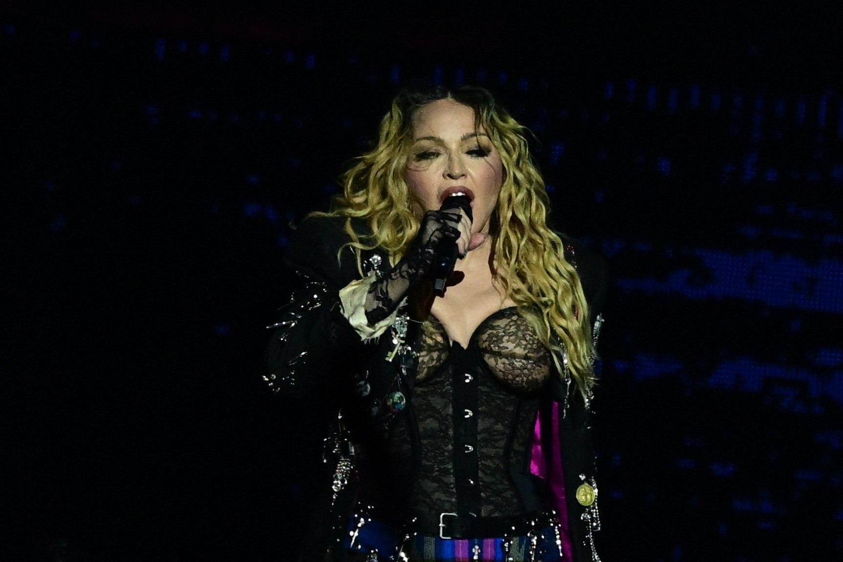 Madonna leva fãs à loucura com performance e homenagens PABLO PORCIUNCULA/AFP