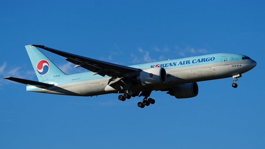 A Korean Air também tem uma forte presença na carga aérea através da Korean Air Cargo, sendo uma das maiores transportadoras de carga do mundo. Reprodução: Flipar