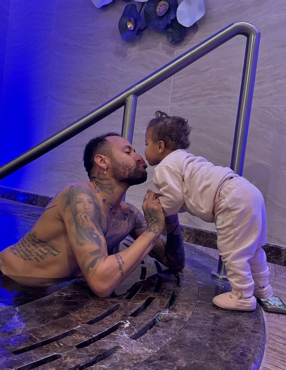Reprodução: Instagram Neymar e Mavie Reprodução: Instagram
