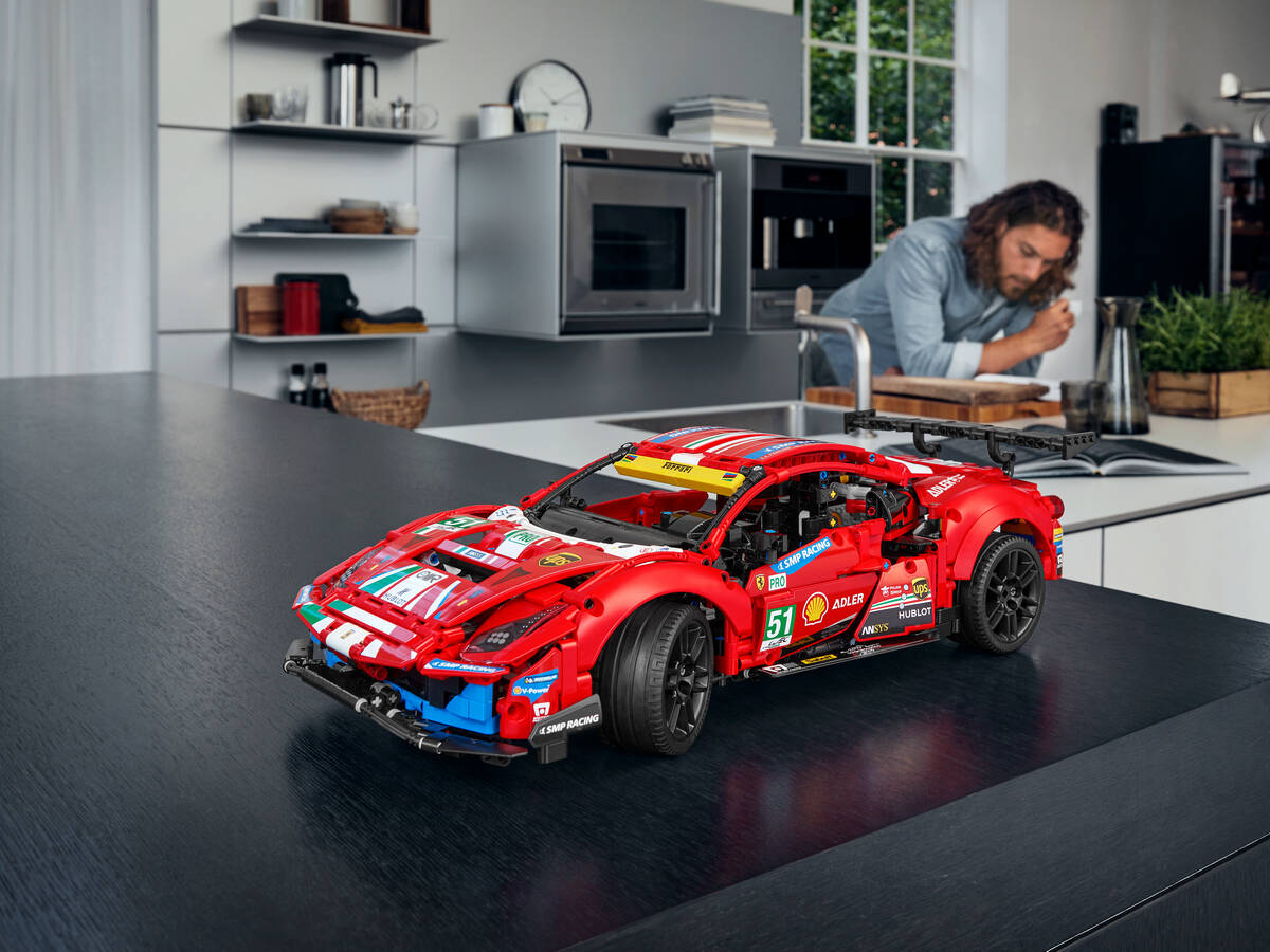 Ferrari 488 GTE Lego. Foto: Divulgação
