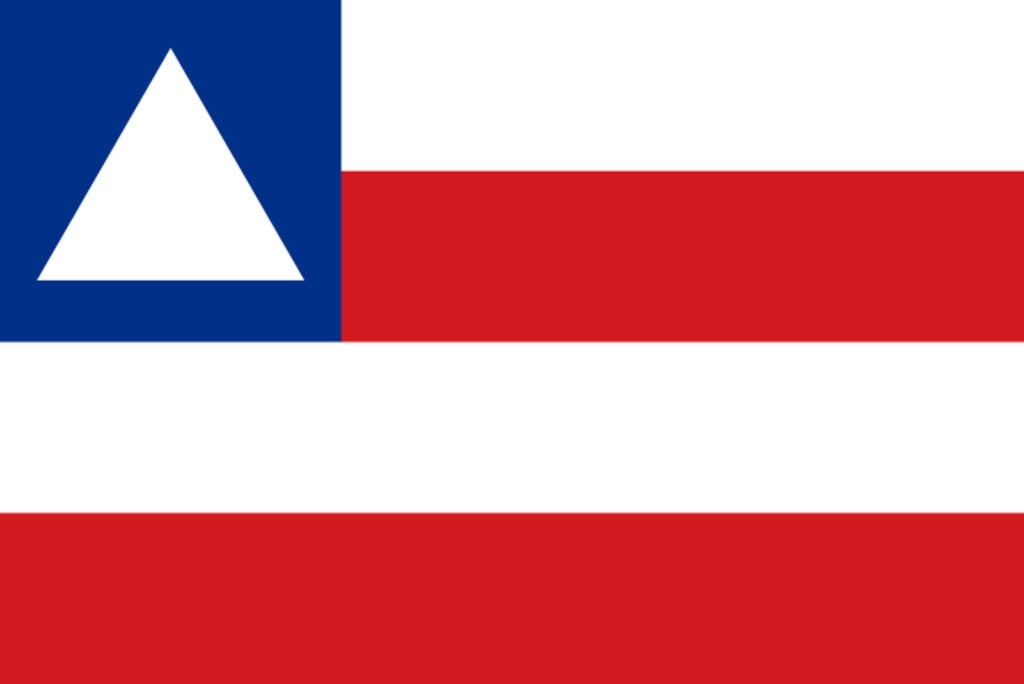 O hino oficial da Bahia, também chamado de Hino ao Dois de Julho, relaciona-se diretamente ao acontecimento histórico (na foto, a bandeira do estado).
 Reprodução: Flipar