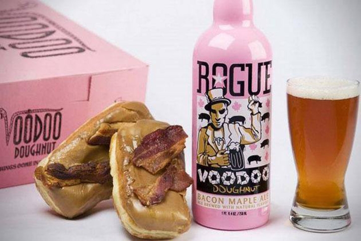 Cerveja de bacon - Voodoo Bacon Maple - A cervejaria Rogue produziu a cerveja com bacon e xarope de bordo, usado como condimento para panquecas. 