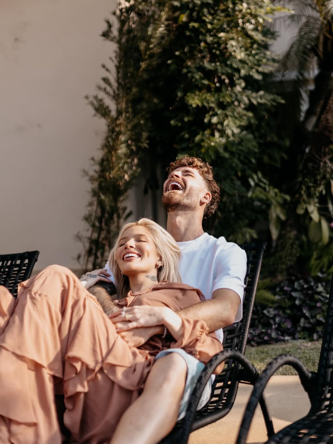 Karoline Lima e Léo Pereira dão risada. Foto: Reprodução/ Instagram @leopereira4