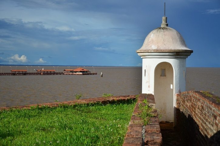 A Fortaleza de São José de Macapá, construída no século 18 pelos portugueses, tinha como objetivo proteger a região de ataques franceses e holandeses. É um dos maiores fortes coloniais do Brasil. Reprodução: Flipar