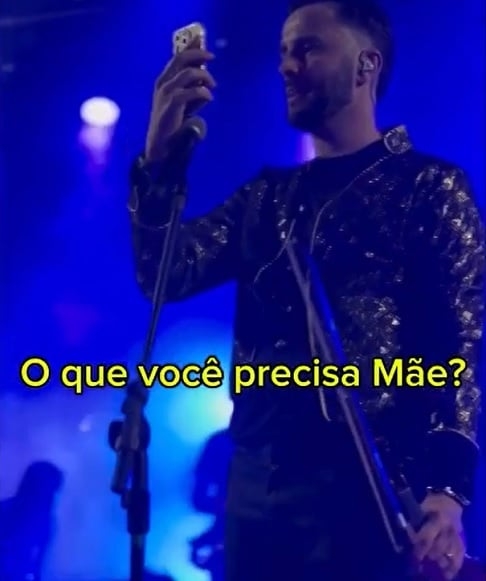 Do outro lado da linha, Dona Marlice, mãe do músico, convida ele, sua esposa Duda e os netos, para saborearem uma cuca de chocolate, um tipo de torta tradicional alemã. Reprodução: Flipar