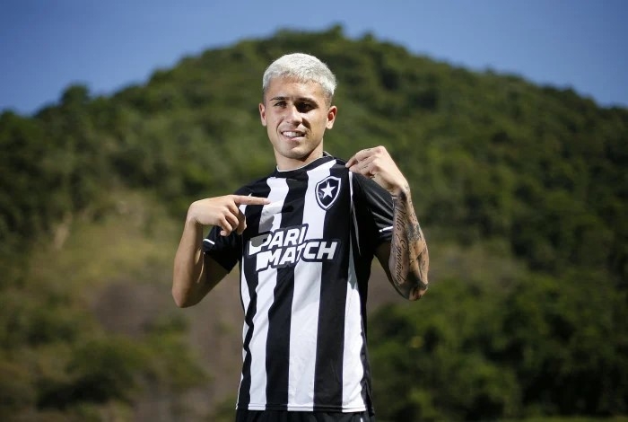 Diego Hernández, do Botafogo, entra na mira do Peñarol Foto: Vítor Silva/Botafogo