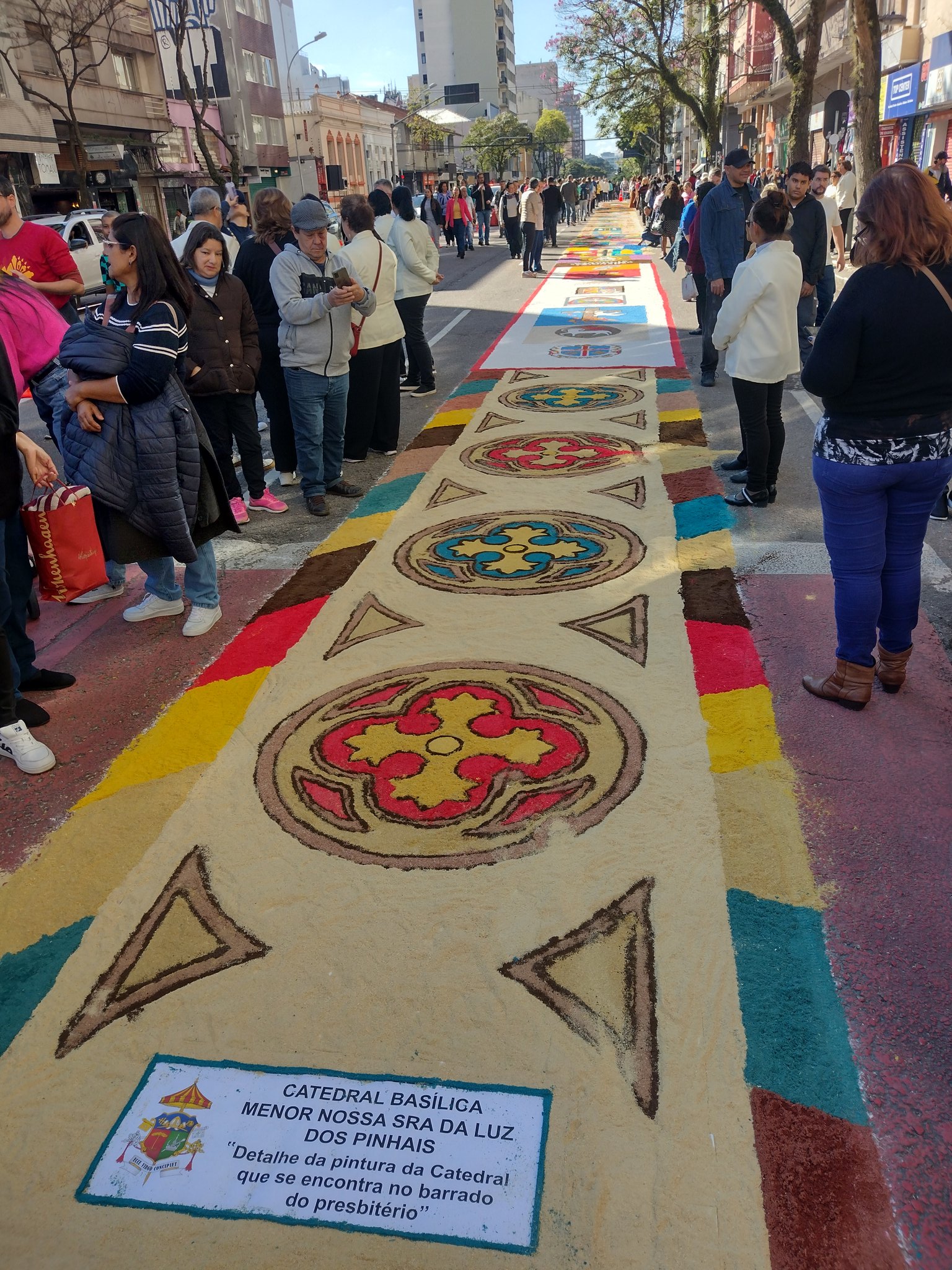 Tapetes de Corpus Christi em Curitiba Reprodução: X