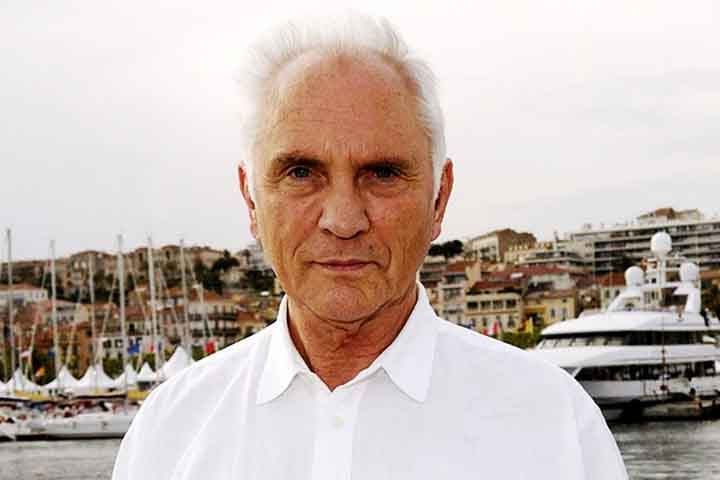 Em comunicado à agência de notícias Reuters, a família de Stamp declarou que o ator morreu no período da manhã, porém sem esclarecer as causas. 
 Reprodução: Flipar