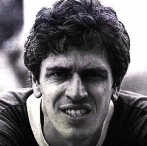 Em paralelo, ele começou a se interessar pela interpretação e decidiu cursar Artes Cênicas na Escola de Comunicação e Artes da Universidade de São Paulo, a ECA-USP.
 Reprodução: Flipar