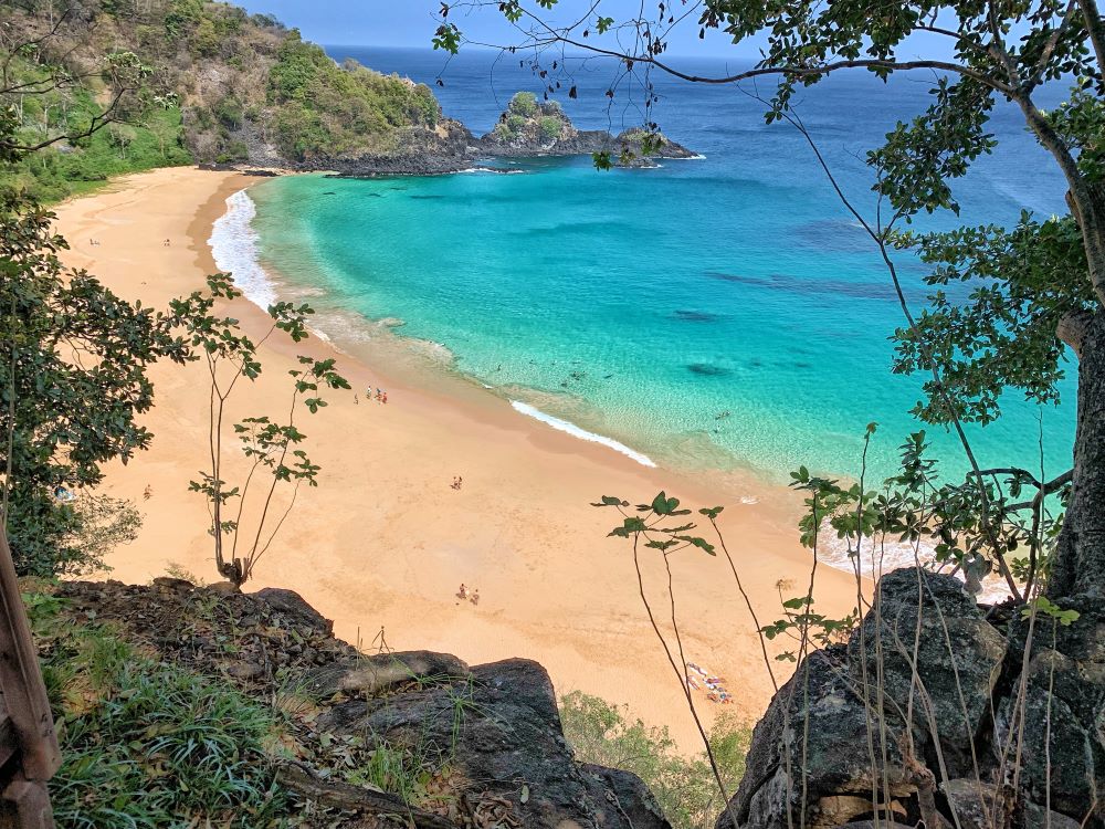 A praia do Sancho, em Fernando de Noronha (PE) é um dos destaques da ilha Felipe Abílio
