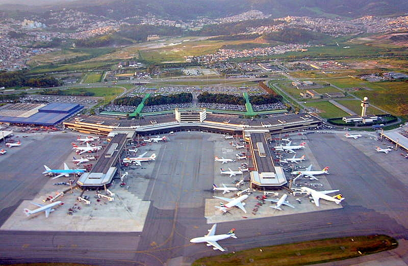 O aeroporto Internacional de São Paulo-Guarulhos, o maior da América do Sul, foi inaugurado em 1985 por um boeing- 747-200 da Varig. 
 Reprodução: Flipar