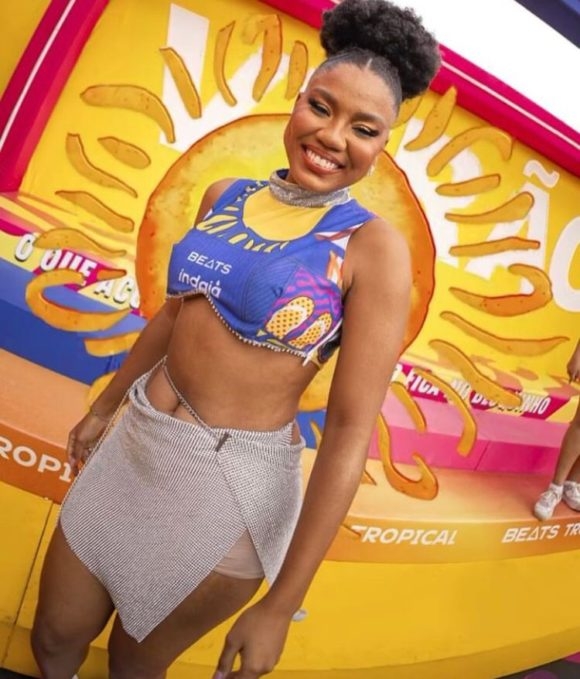 Não é difícil encontrar ideias diferentonas pelo Instagram, TikTok ou Pinterest. Tem abadá vestido e até versão em cropped… Reprodução: Flipar