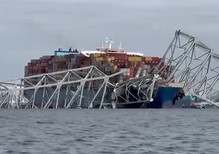 Desde 2015, o Dali passou por 27 inspeções, conforme um banco de dados mantido pela empresa Equasis. Outra falha, um casco danificado que afetava a navegabilidade, foi encontrada em 2016, no porto de Antuérpia. Reprodução: Flipar
