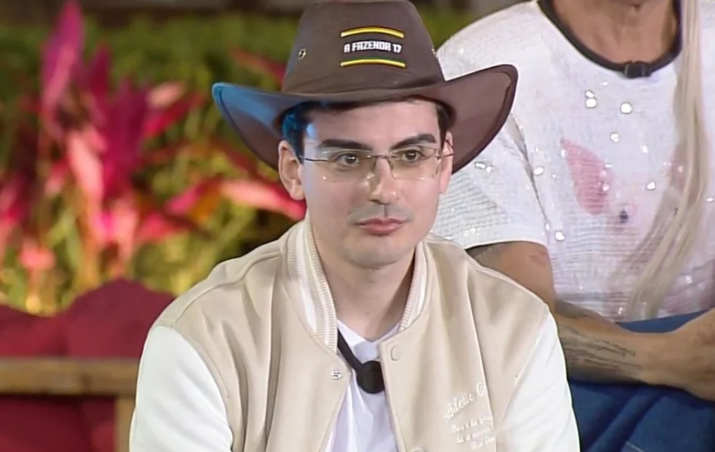 Dudu Camargo se emocionou ao lembrar de Silvio Santos em conversa no reality;. Foto: Reprodução/Internet
