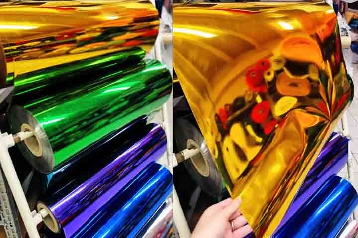 Além disso, o acetato também está presente nesse universo. Afinal, ele é um material plástico transparente e rígido que pode ser usado para fazer fantasias, máscaras, roupas e outros adereços carnavalescos. Reprodução: Flipar