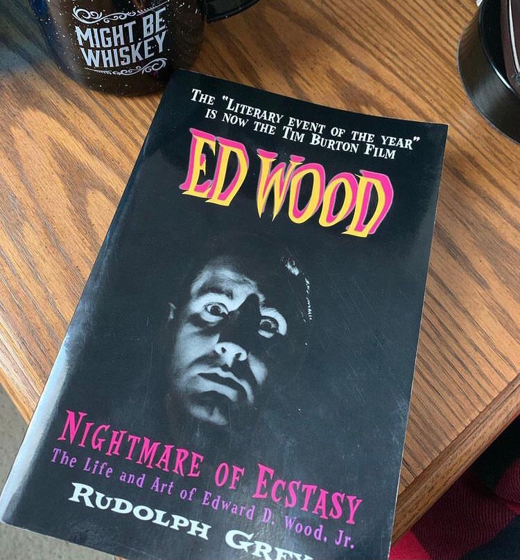 Na sua biografia (Nightmare of Ecstasy: The Life and Art of Edward D. Wood Jr.), lançada em 1992, há alguns relatos curiosos. Reprodução: Flipar