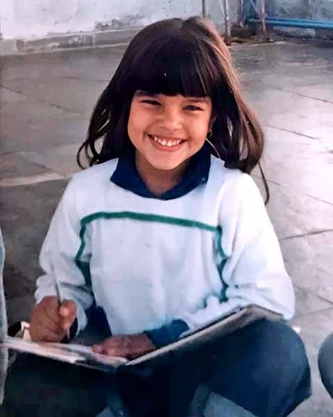 Mariana Rios Botelho nasceu no dia 04/07/1985 em Araxá, no interior de Minas Gerais. Ela é atriz, apresentadora, escritora e cantora. 

 Reprodução: Flipar