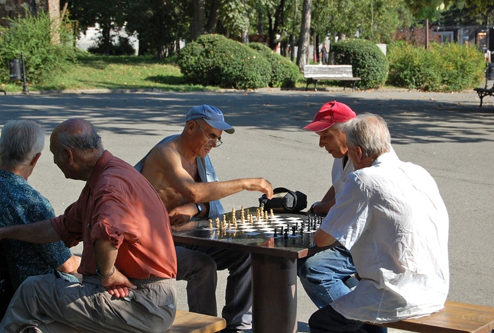 Por sua natureza progressiva e impacto direto na qualidade de vida, a degeneração macular é considerada uma das principais causas de perda de visão em idosos. 
 Reprodução: Flipar