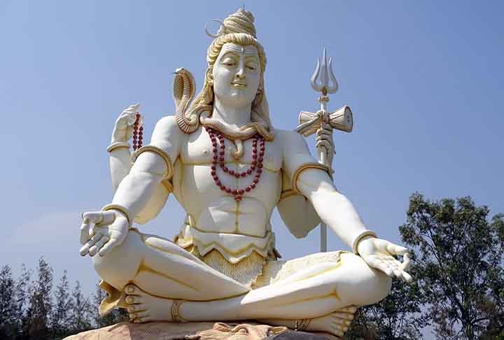 A serpente possui simbolismo graças a sua ligação com o deus Shiva, personificação da criação e da destruição, de forma simultânea. 