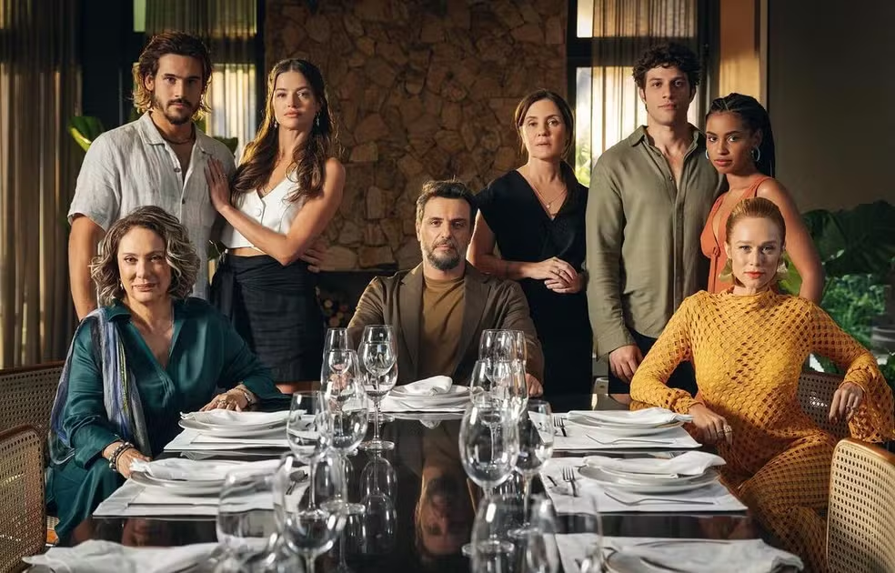 A novela conta com a participação de Nicolas Prattes, Agatha Moreira, Rodrigo Lombardi, Adriana Esteves, Chay Suede, Gabz, Eliane Giardini e Mariana Ximenes Globo/Manoella Mello