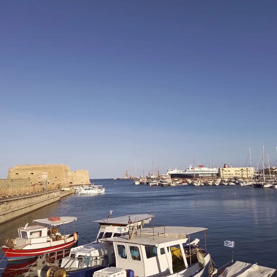 Vista para o mar da cidade de Heraklion, uma das principais da ilha grega de Creta.. Foto: Reprodução/Instagram 20.01.2023